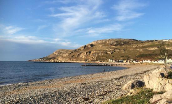 Bodlondeb Castle Bed & Breakfast { Central Llandudno} Luaran gambar