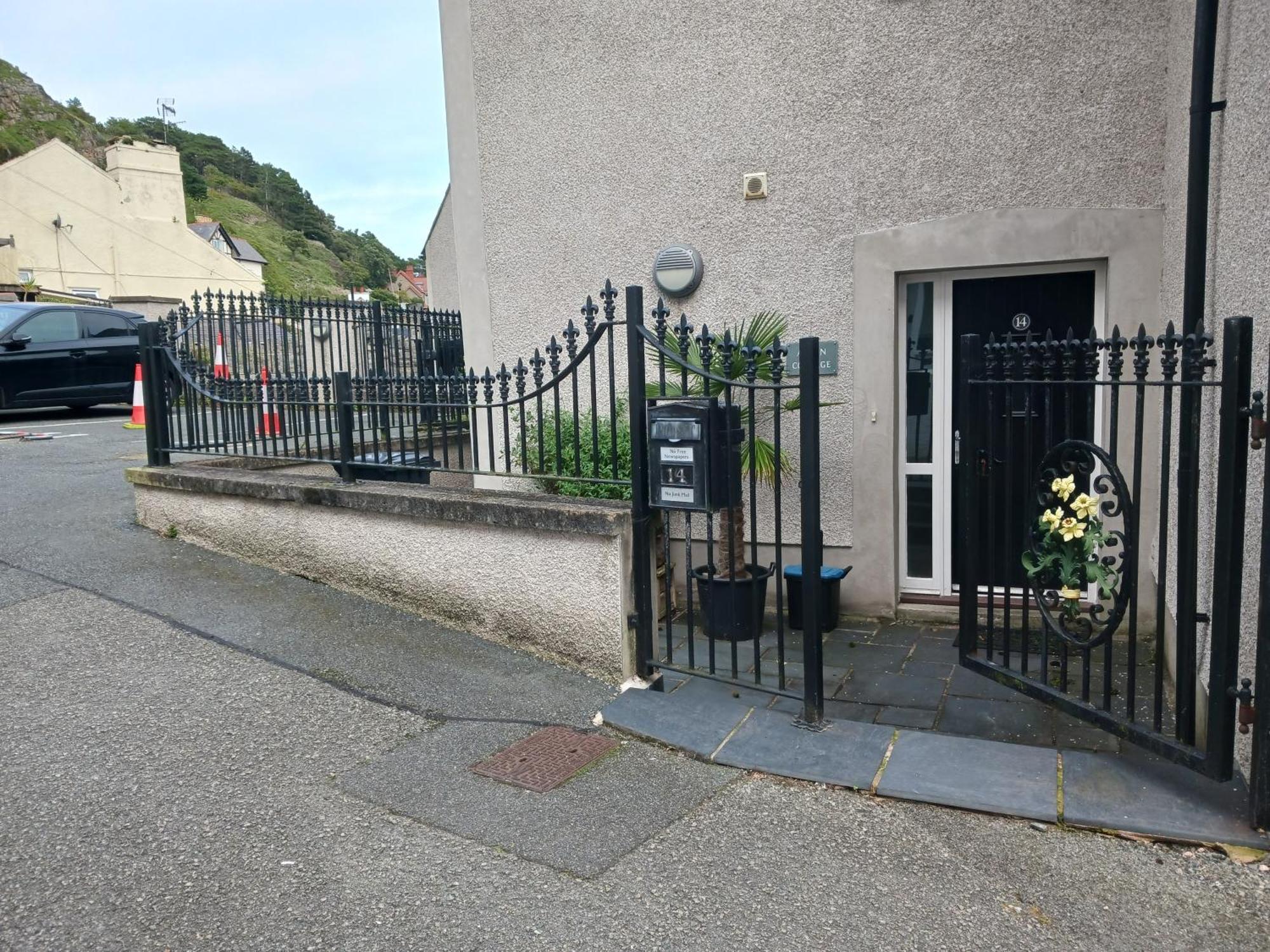Bodlondeb Castle Bed & Breakfast { Central Llandudno} Luaran gambar