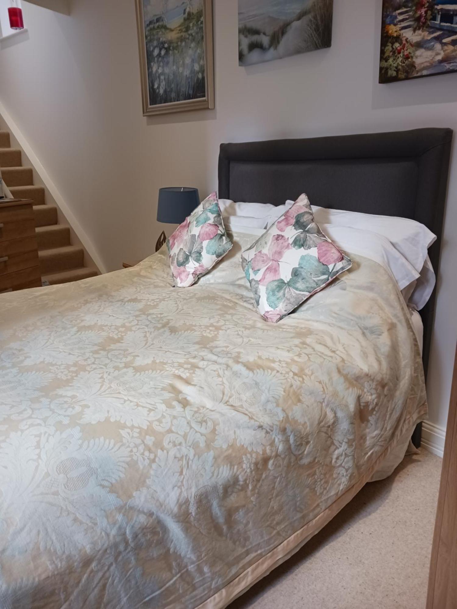 Bodlondeb Castle Bed & Breakfast { Central Llandudno} Luaran gambar