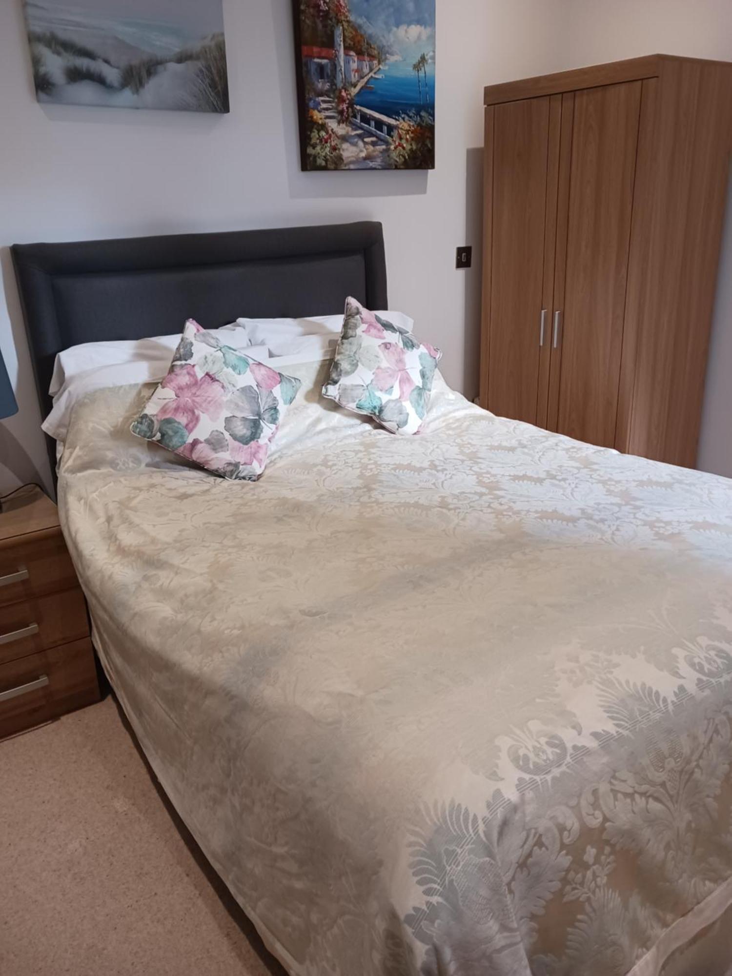 Bodlondeb Castle Bed & Breakfast { Central Llandudno} Luaran gambar